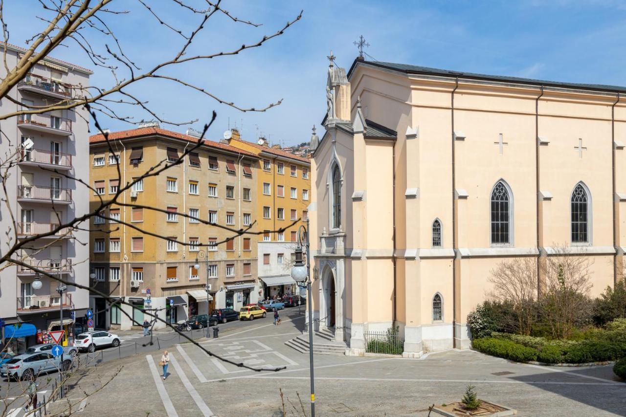 Suite Foscolo, In Piazza A Trieste Exterior foto
